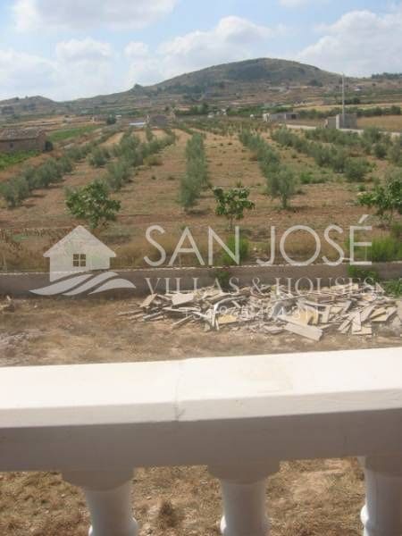 Chalet de 4 habitaciones en Aspe en venta con piscina garaje - 518.000 € (Ref: 3165903)