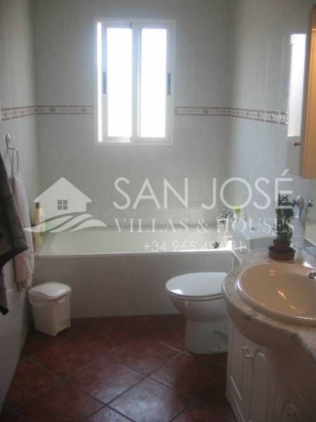 Chalet de 4 habitaciones en Aspe en venta con piscina garaje - 518.000 € (Ref: 3165903)