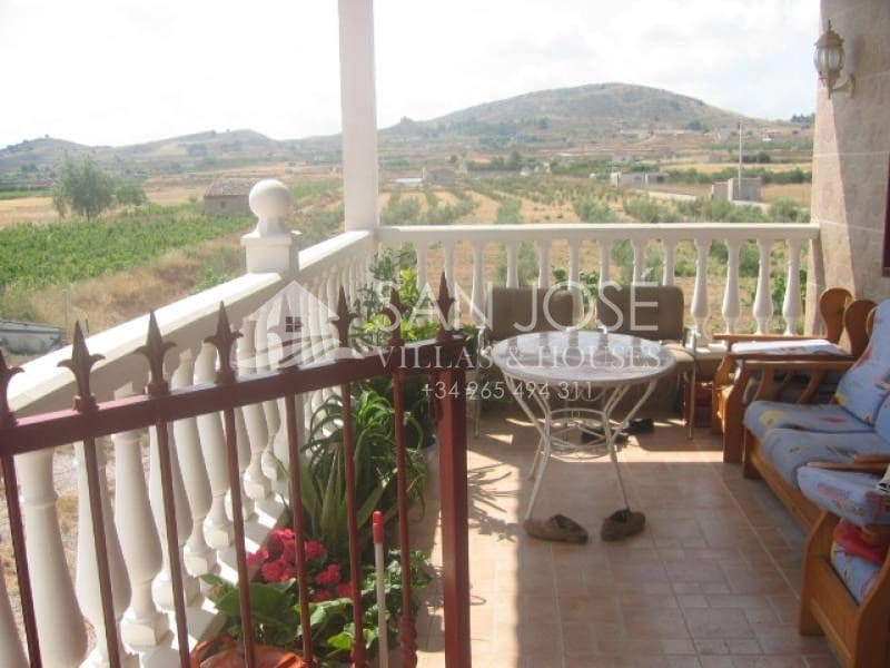 Chalet de 4 habitaciones en Aspe en venta con piscina garaje - 518.000 € (Ref: 3165903)