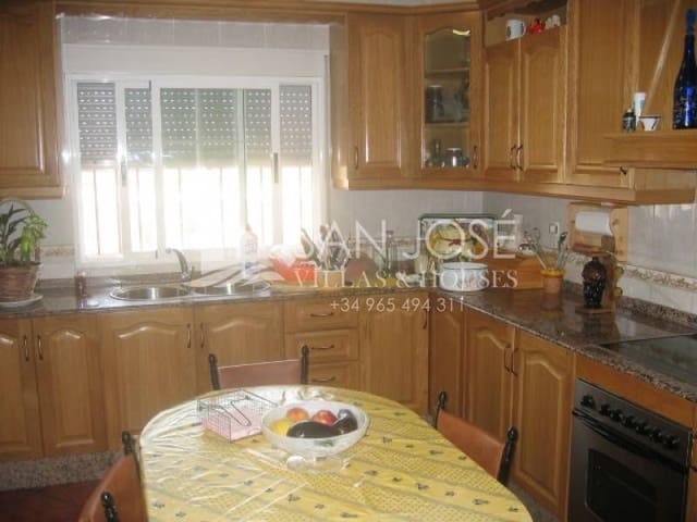 Chalet de 4 habitaciones en Aspe en venta con piscina garaje - 518.000 € (Ref: 3165903)