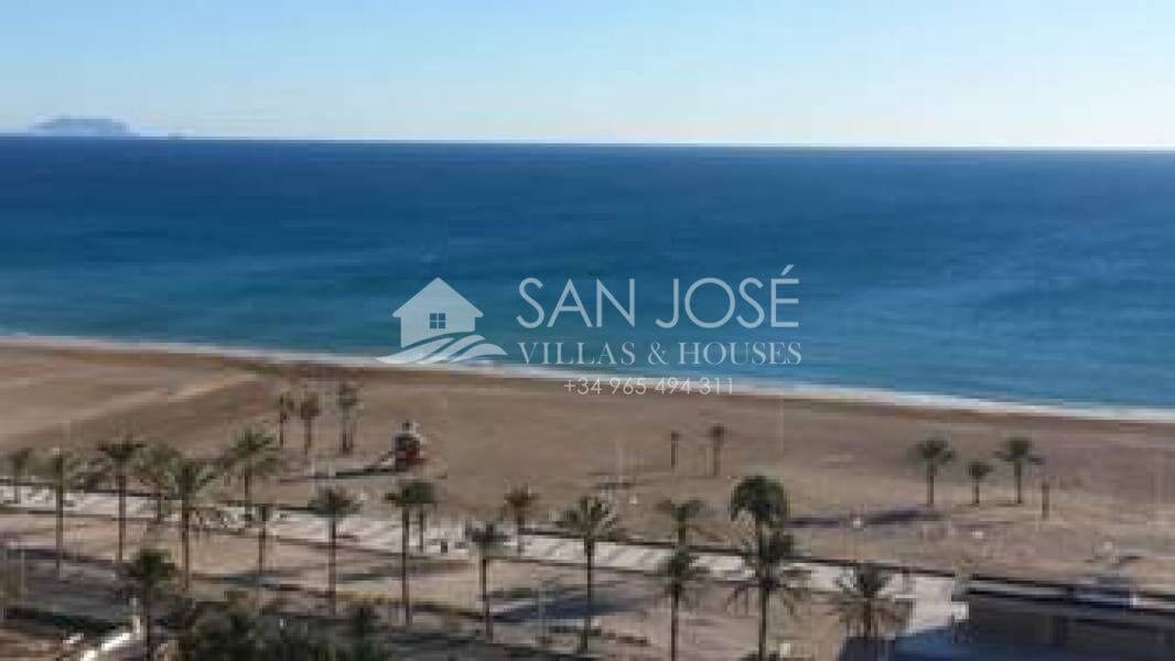 3 bedroom Flat for sale in Playa de San Juan with pool - € 470,000 (Ref: 3166238)