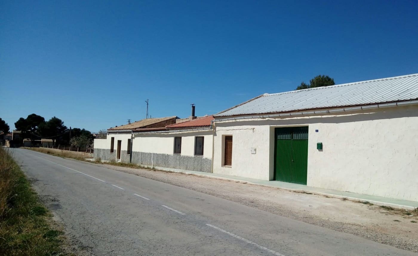 4 bedroom Villa for sale in Pinoso - € 197,600 (Ref: 3166273)