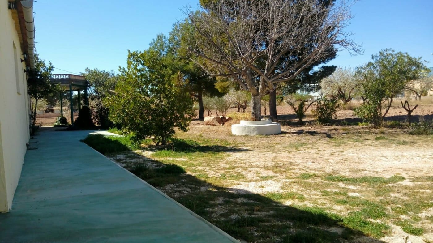 4 bedroom Villa for sale in Pinoso - € 197,600 (Ref: 3166273)