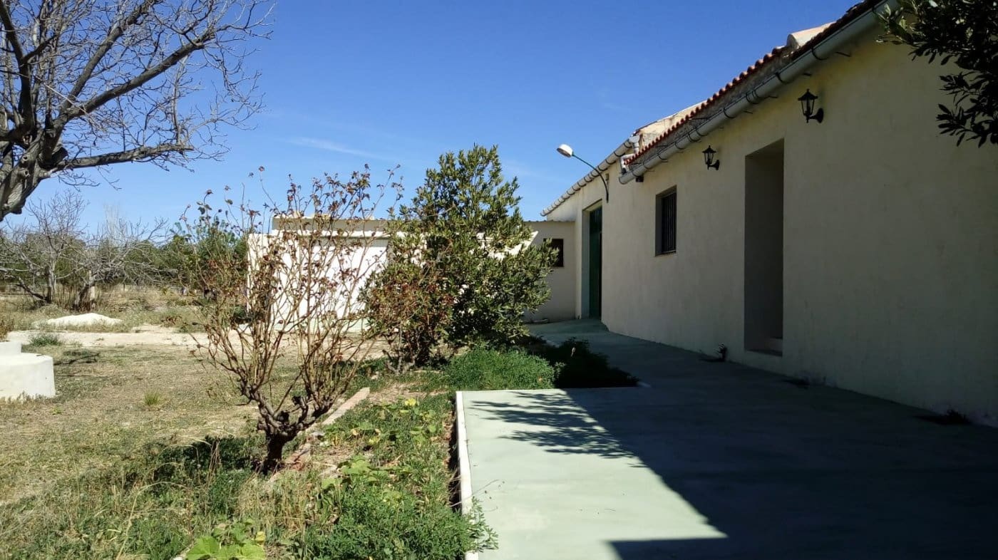 4 bedroom Villa for sale in Pinoso - € 197,600 (Ref: 3166273)