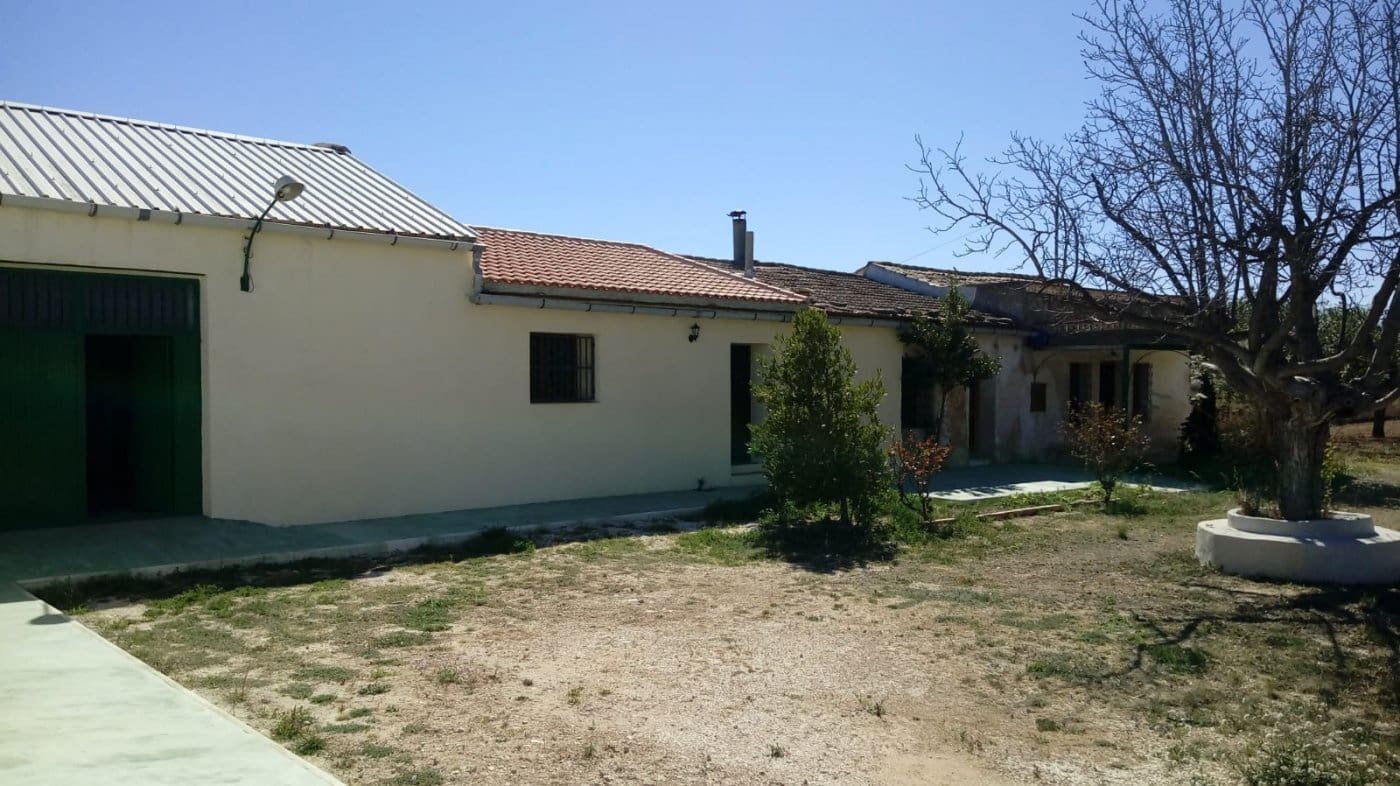 4 bedroom Villa for sale in Pinoso - € 197,600 (Ref: 3166273)