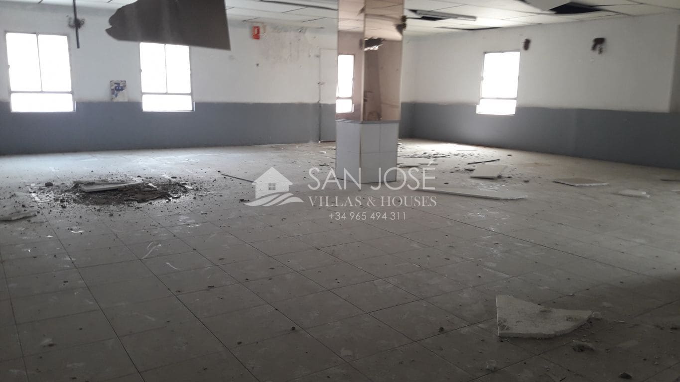 1 chambre Local Commercial à vendre à Aspe - 91 260 € (Ref: 3389790)