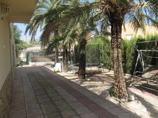 7 soveværelse Villa til salg i Monóvar / Monóver med swimmingpool garage - € 300.000 (Ref: 3508909)