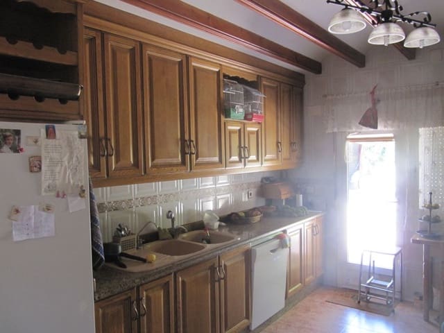 7 soveværelse Villa til salg i Monóvar / Monóver med swimmingpool garage - € 300.000 (Ref: 3508909)