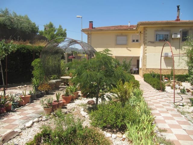 7 soveværelse Villa til salg i Monóvar / Monóver med swimmingpool garage - € 300.000 (Ref: 3508909)