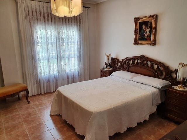 3 slaapkamer Rijtjeshuis te koop in Pinoso met garage - € 136.240 (Ref: 3589863)