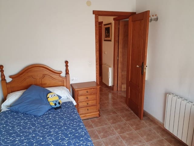 3 slaapkamer Rijtjeshuis te koop in Pinoso met garage - € 136.240 (Ref: 3589863)