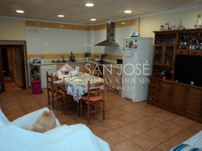 5 soverom Leilighet til salgs i Aspe med garasje - € 260 000 (Ref: 3590197)