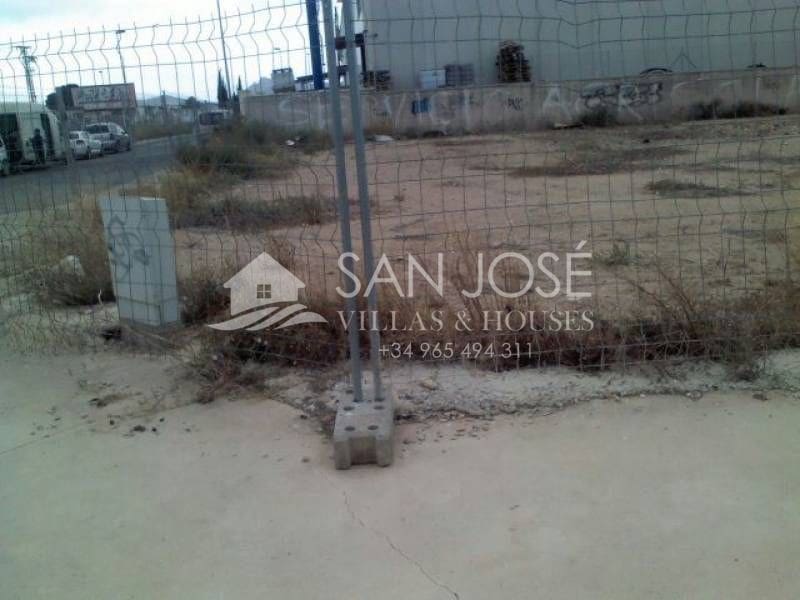 Mark till salu i Aspe - 179 260 € (Ref: 3591087)