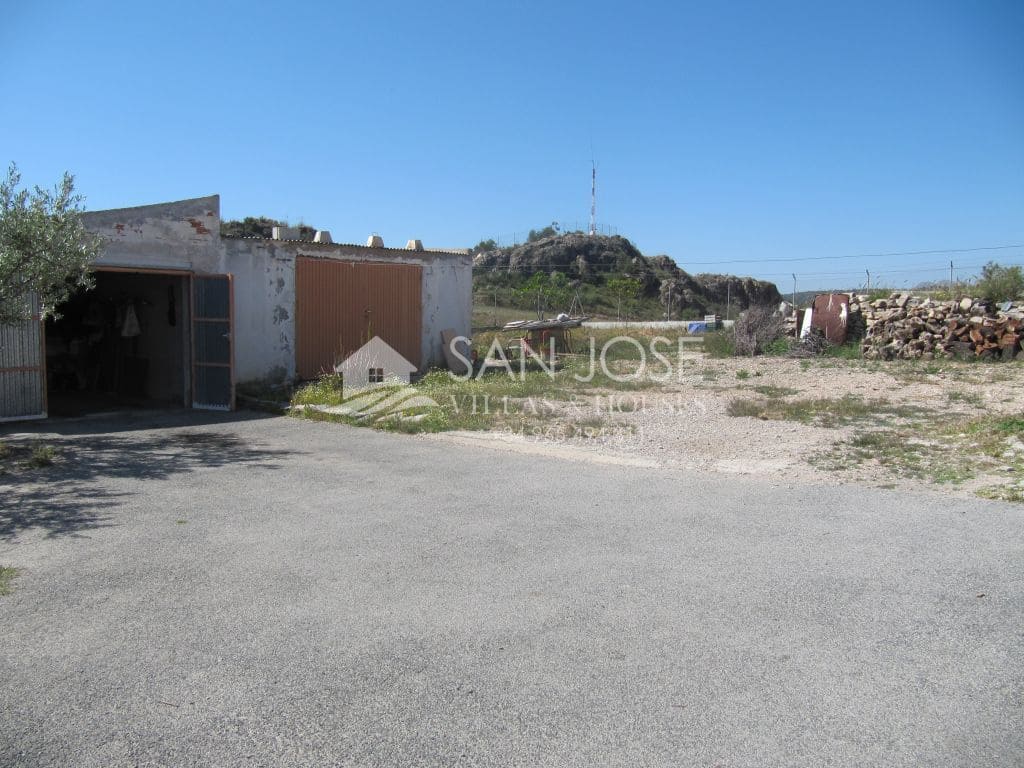 3 soveværelse Villa til salg i Barinas med swimmingpool - € 146.000 (Ref: 3591262)