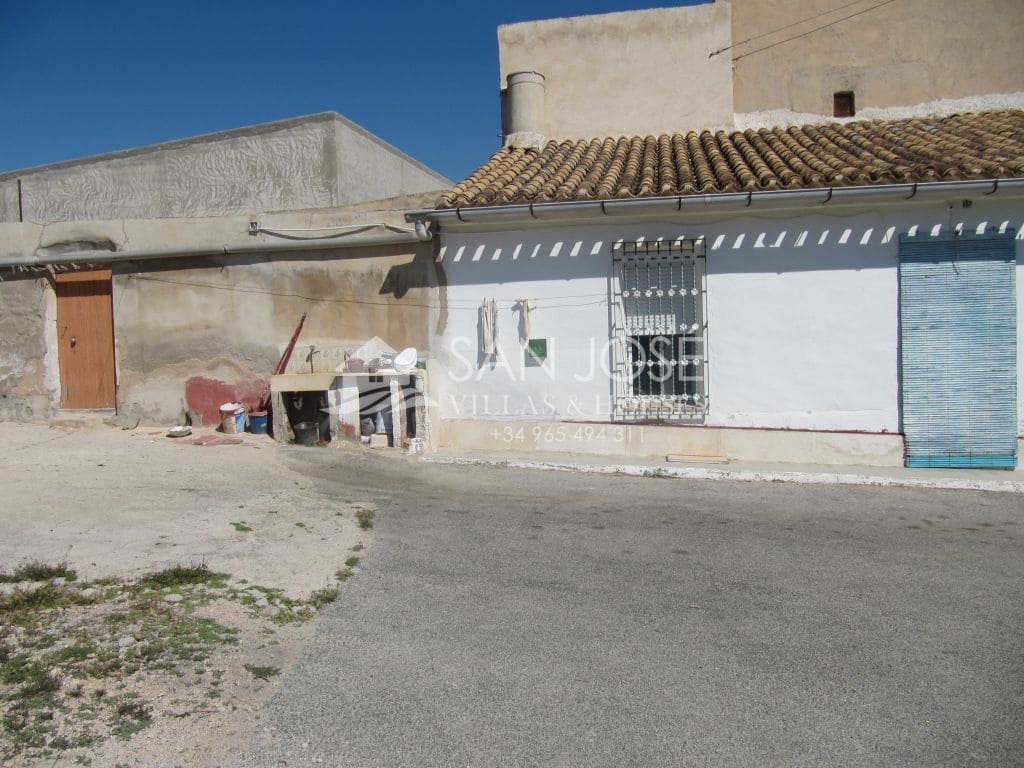 3 soveværelse Villa til salg i Barinas med swimmingpool - € 146.000 (Ref: 3591262)