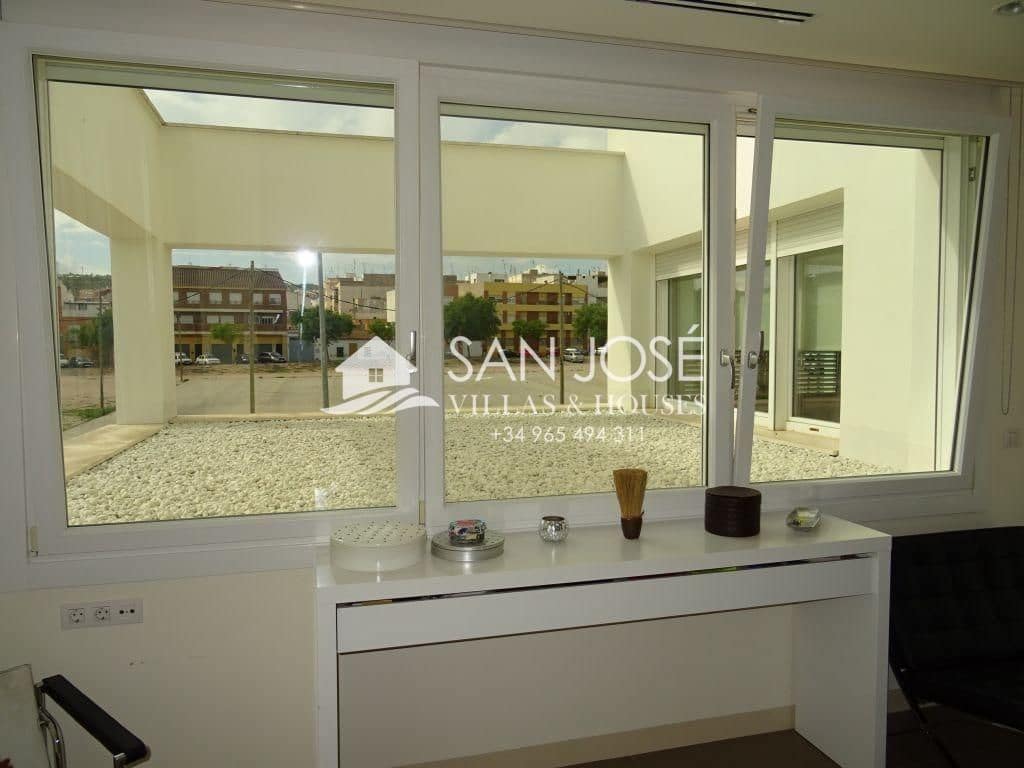 4 makuuhuone Huvila myytävänä paikassa Aspe mukana 
autotalli - 595 000 € (Ref: 3592385)