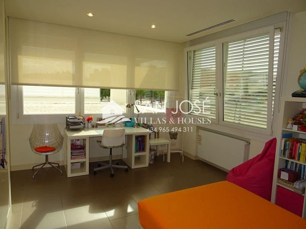 4 makuuhuone Huvila myytävänä paikassa Aspe mukana 
autotalli - 595 000 € (Ref: 3592385)