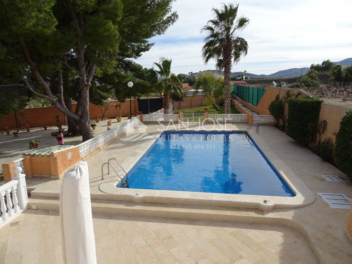 3 bedroom Villa for sale in La Romana with pool - € 525,000 (Ref: 3838398)