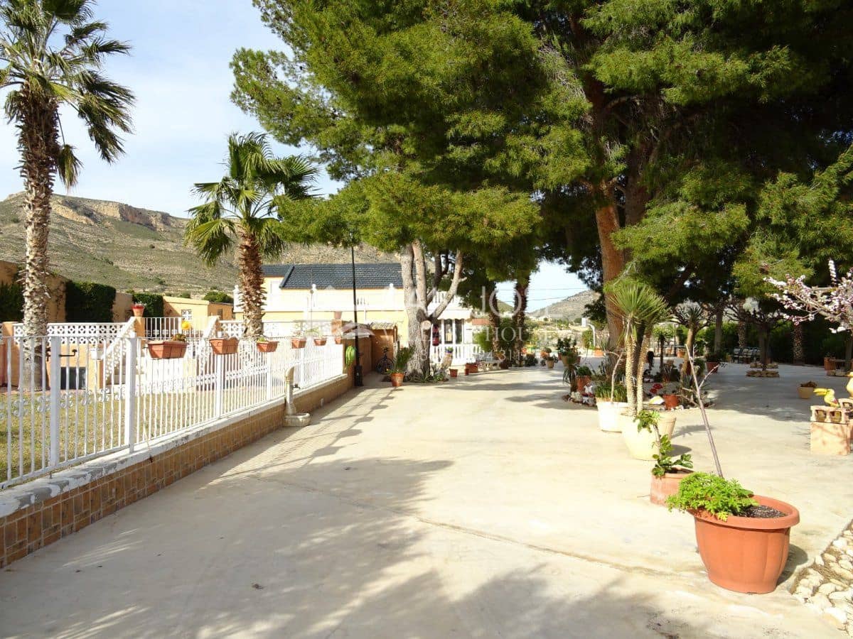 3 bedroom Villa for sale in La Romana with pool - € 525,000 (Ref: 3838398)