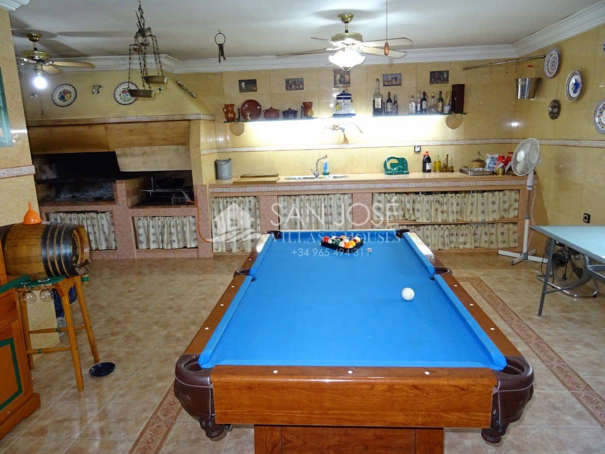 3 bedroom Villa for sale in La Romana with pool - € 525,000 (Ref: 3838398)