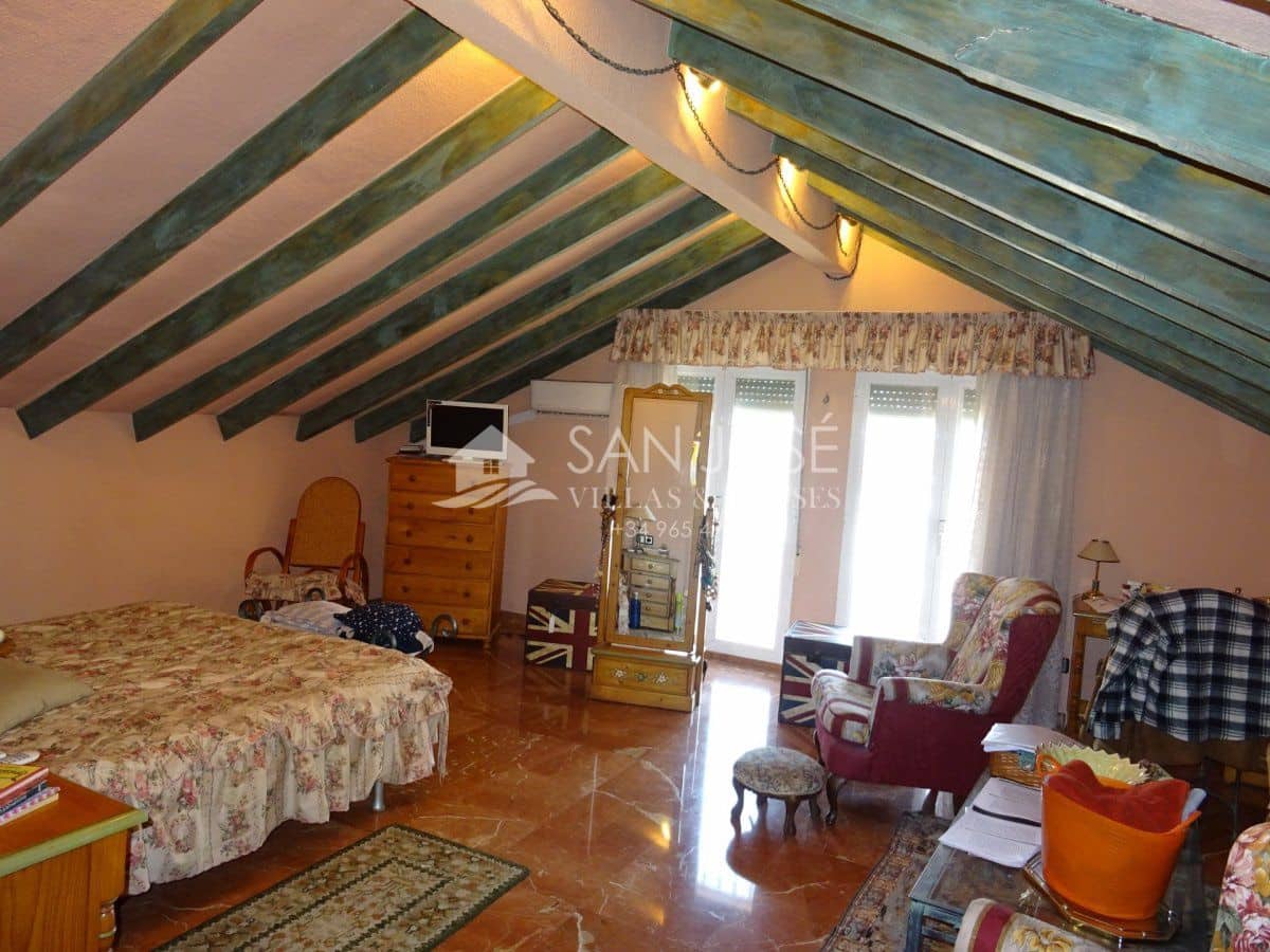 3 bedroom Villa for sale in La Romana with pool - € 525,000 (Ref: 3838398)