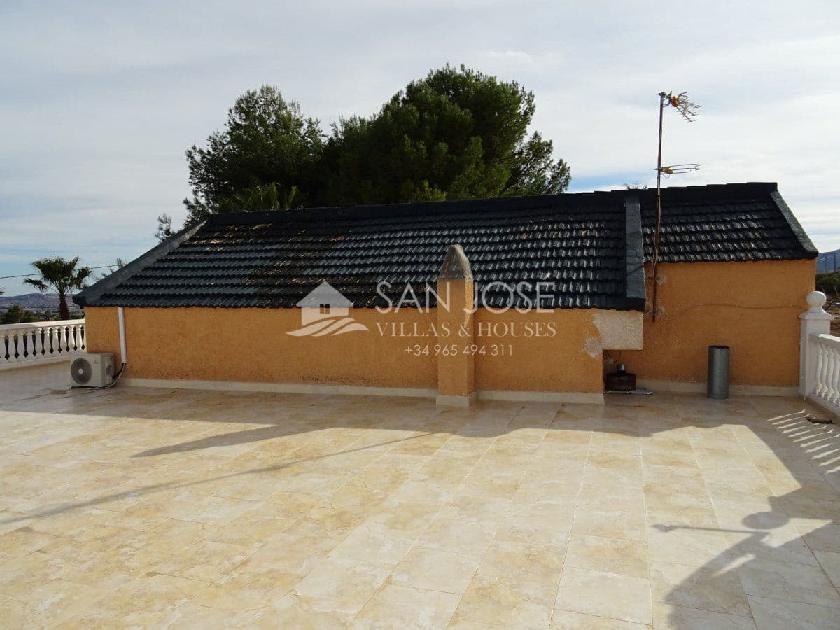 3 bedroom Villa for sale in La Romana with pool - € 525,000 (Ref: 3838398)