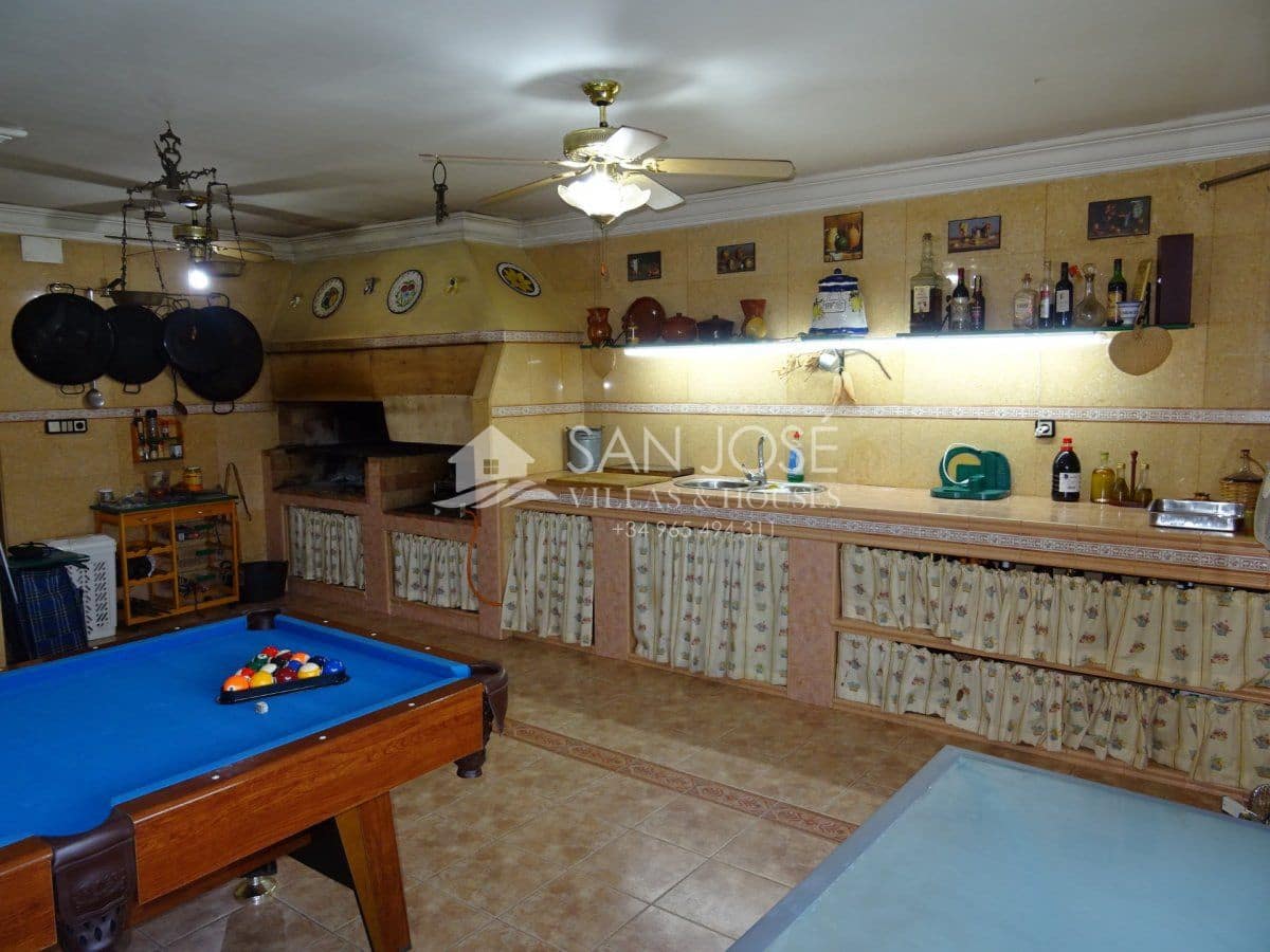 3 bedroom Villa for sale in La Romana with pool - € 525,000 (Ref: 3838398)