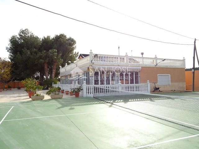 3 soverom Villa til salgs i La Romana med svømmebasseng - € 525 000 (Ref: 3838398)