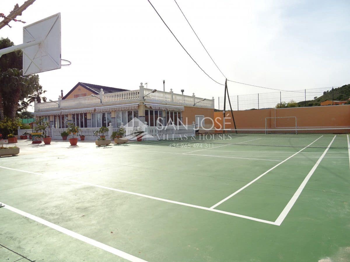 3 bedroom Villa for sale in La Romana with pool - € 525,000 (Ref: 3838398)