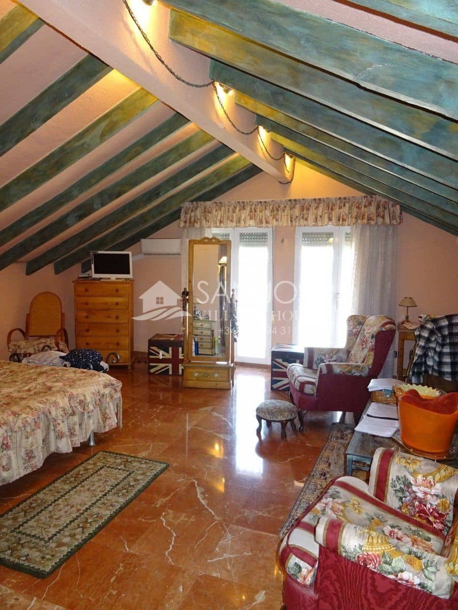 3 bedroom Villa for sale in La Romana with pool - € 525,000 (Ref: 3838398)