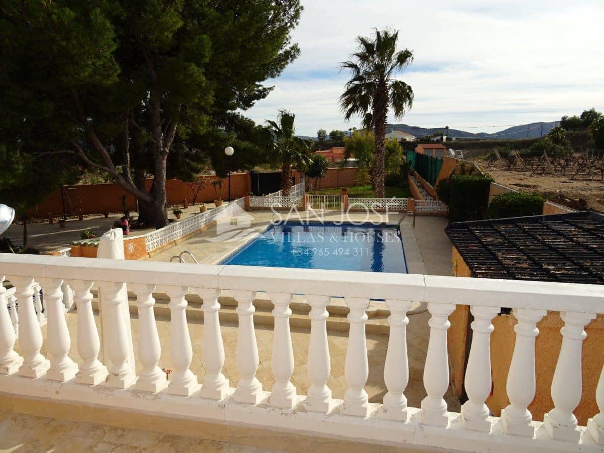 3 bedroom Villa for sale in La Romana with pool - € 525,000 (Ref: 3838398)