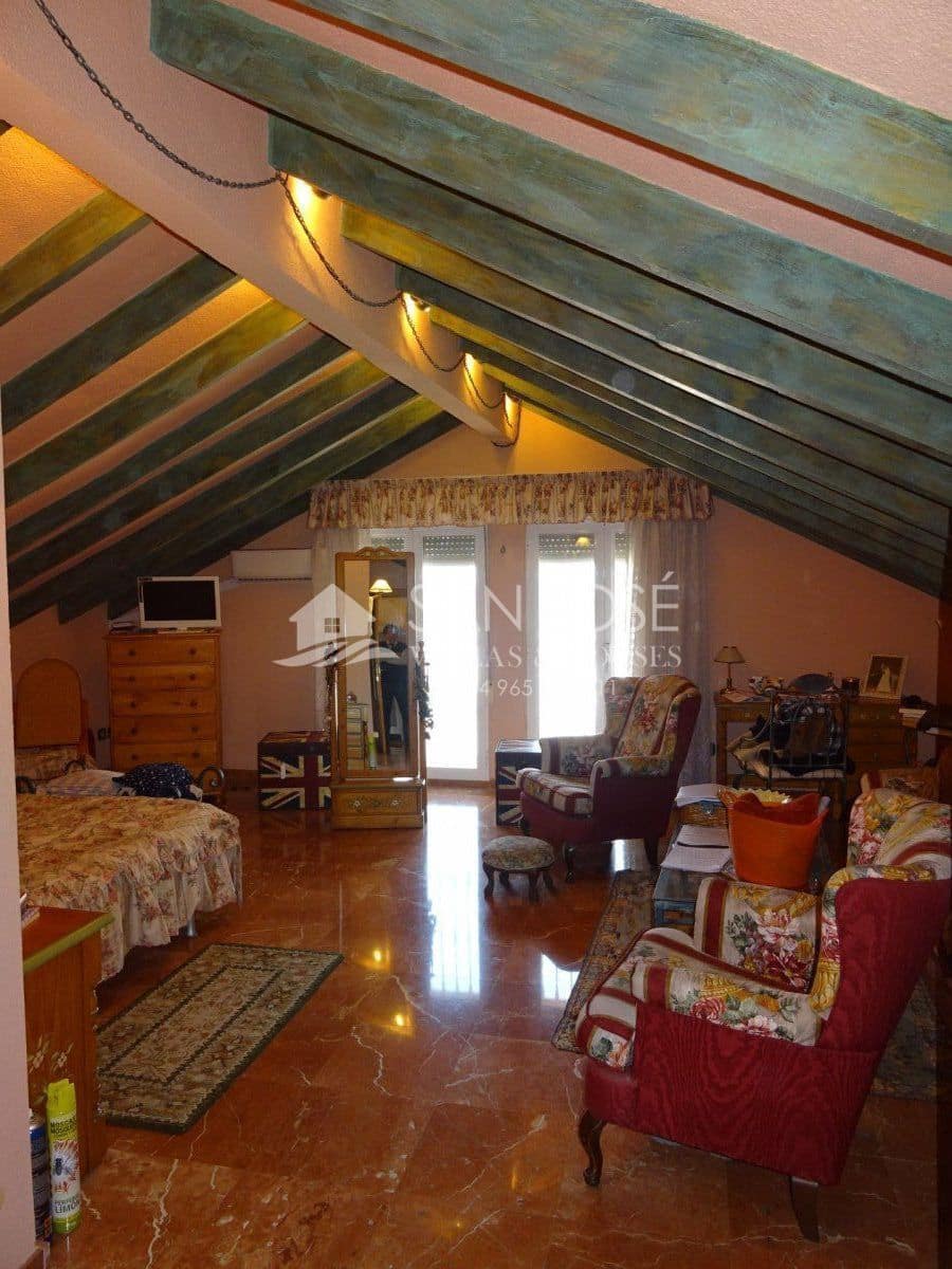 3 bedroom Villa for sale in La Romana with pool - € 525,000 (Ref: 3838398)