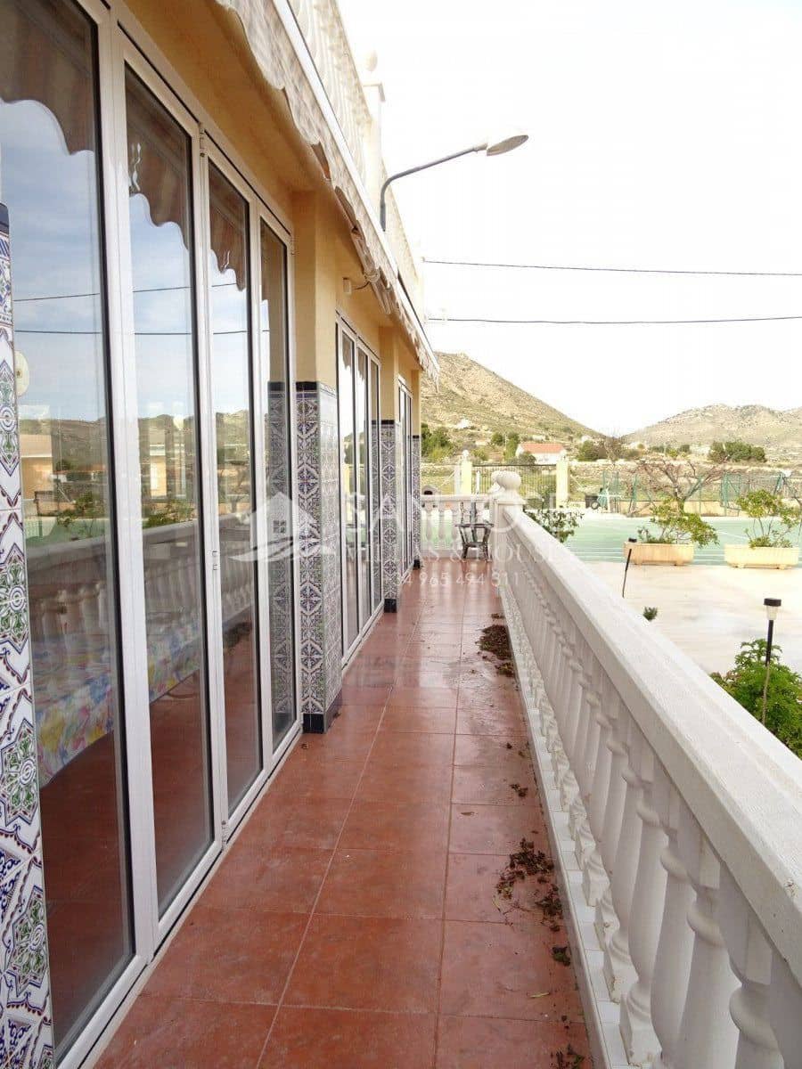 3 bedroom Villa for sale in La Romana with pool - € 525,000 (Ref: 3838398)