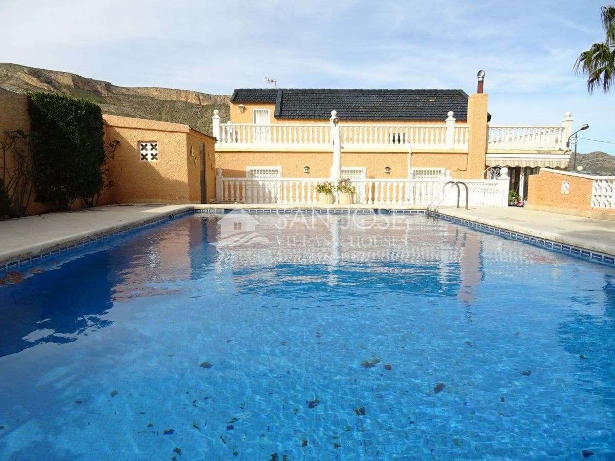 3 bedroom Villa for sale in La Romana with pool - € 525,000 (Ref: 3838398)