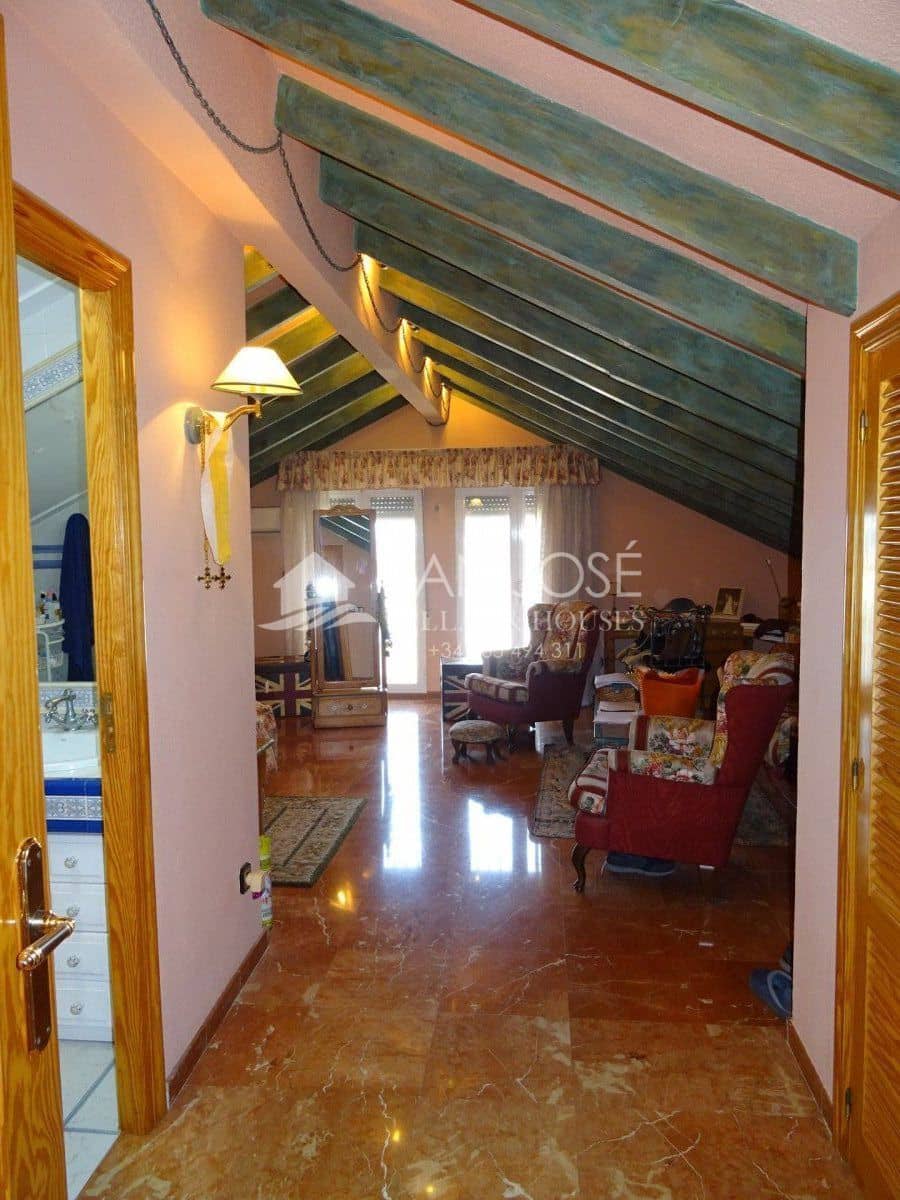 3 bedroom Villa for sale in La Romana with pool - € 525,000 (Ref: 3838398)