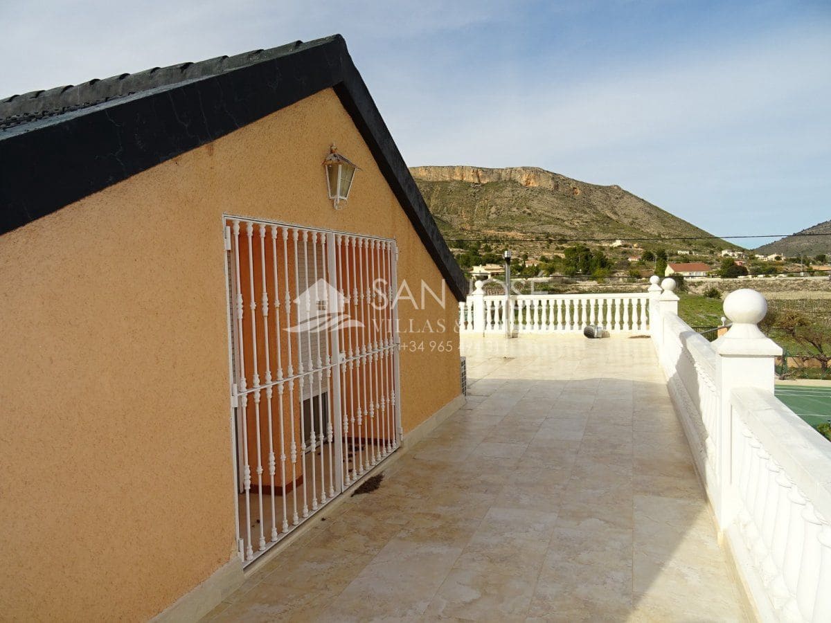 3 bedroom Villa for sale in La Romana with pool - € 525,000 (Ref: 3838398)