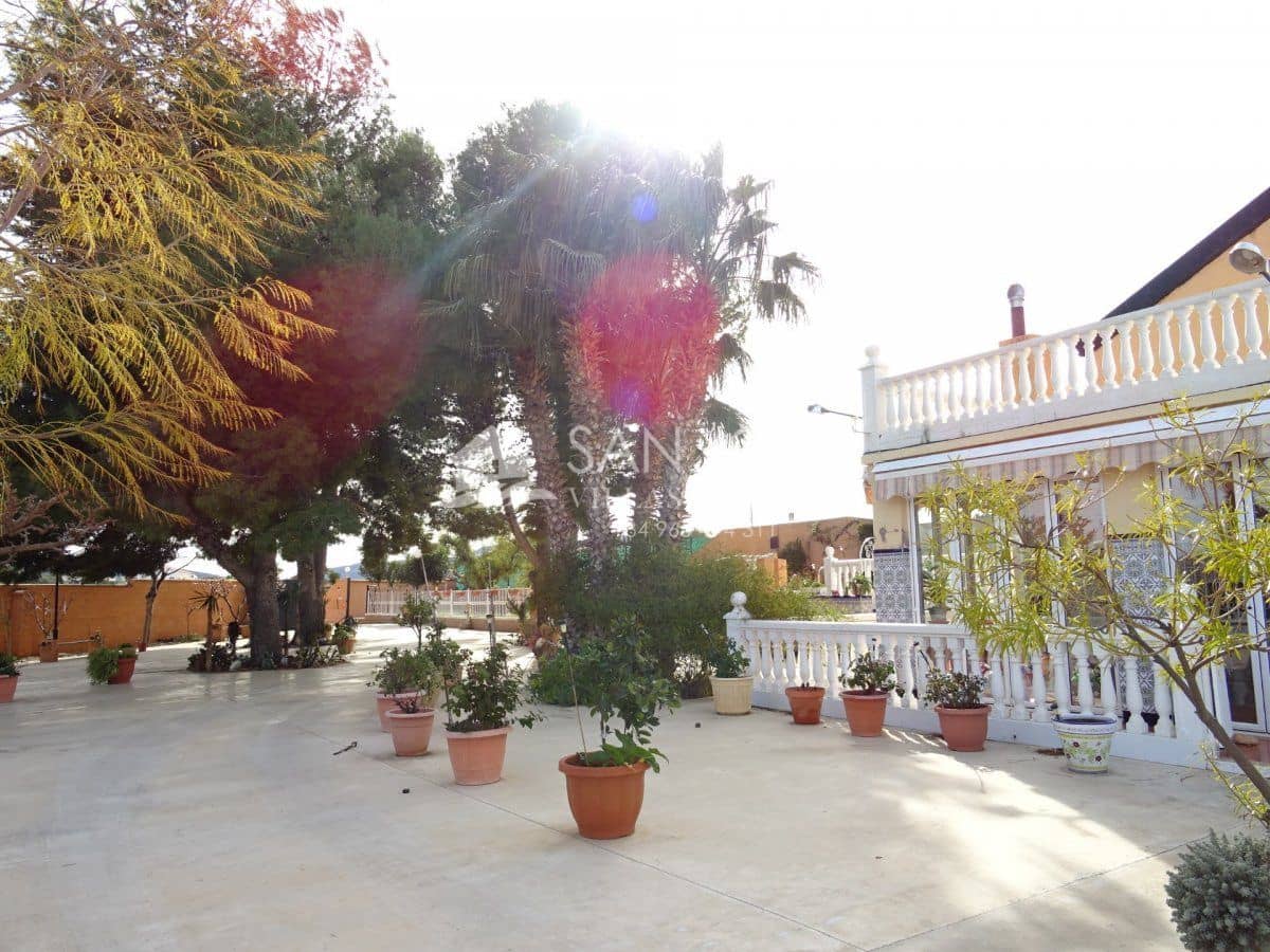 3 bedroom Villa for sale in La Romana with pool - € 525,000 (Ref: 3838398)