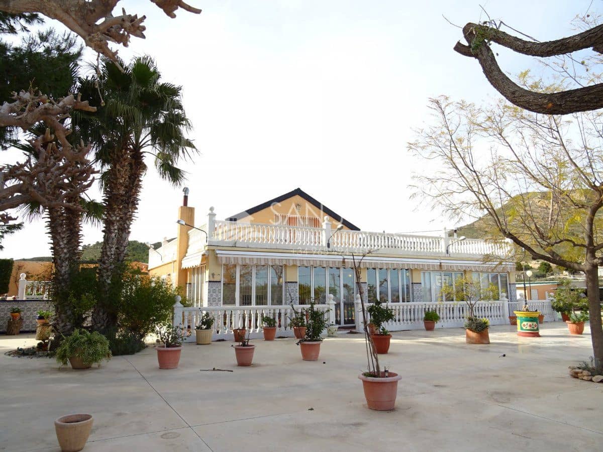 3 bedroom Villa for sale in La Romana with pool - € 525,000 (Ref: 3838398)