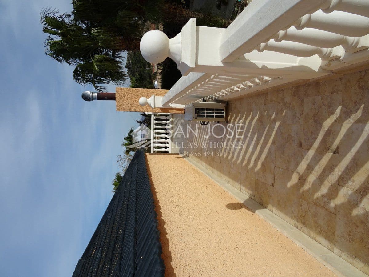 3 bedroom Villa for sale in La Romana with pool - € 525,000 (Ref: 3838398)