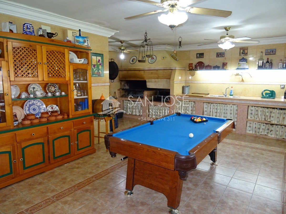 3 bedroom Villa for sale in La Romana with pool - € 525,000 (Ref: 3838398)