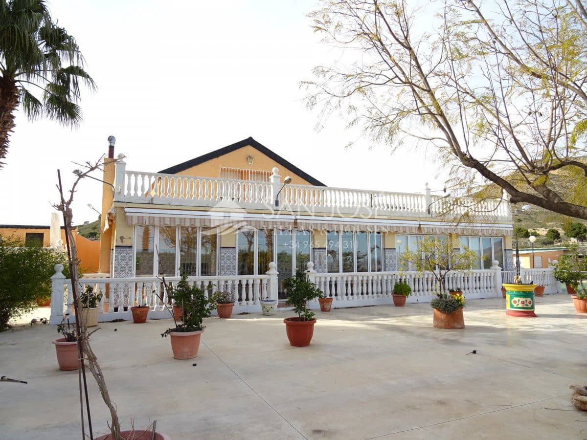 3 bedroom Villa for sale in La Romana with pool - € 525,000 (Ref: 3838398)