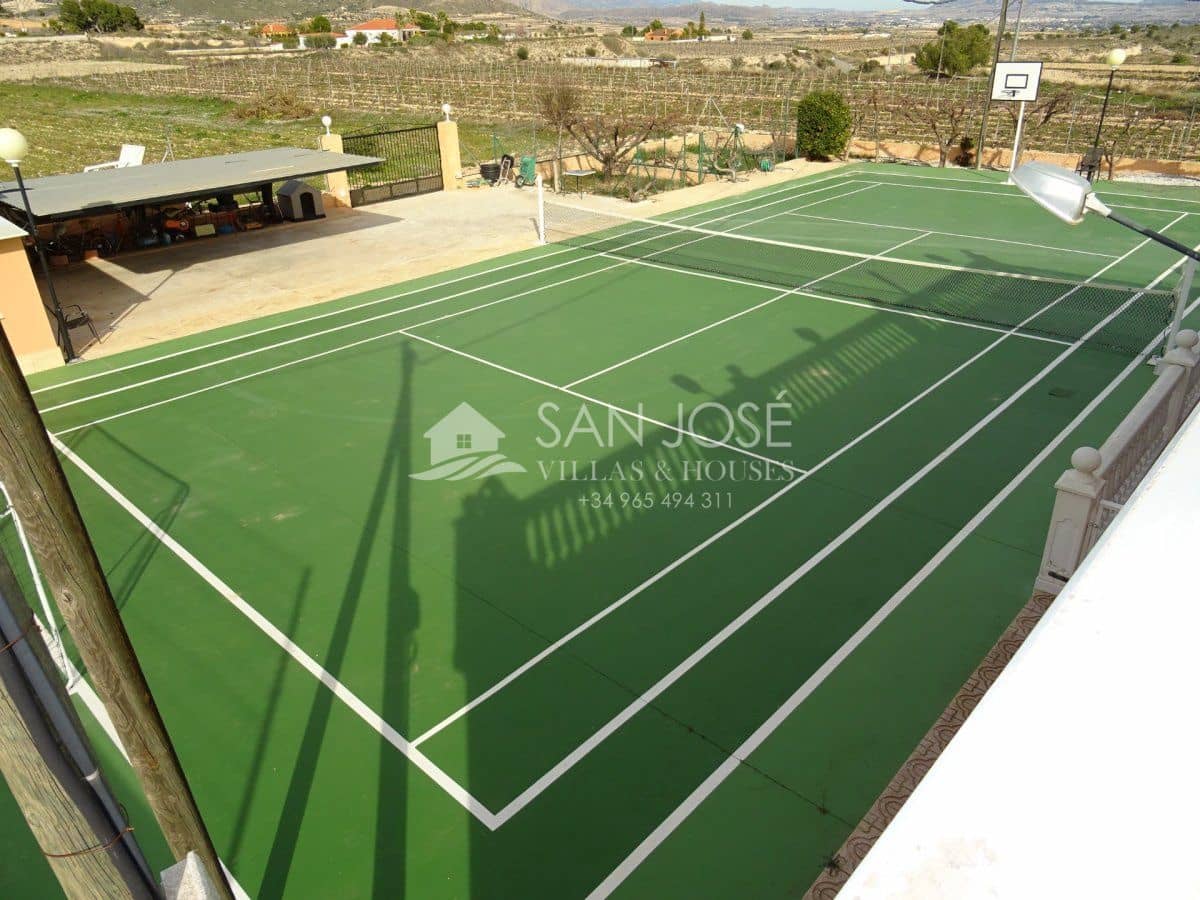 3 bedroom Villa for sale in La Romana with pool - € 525,000 (Ref: 3838398)