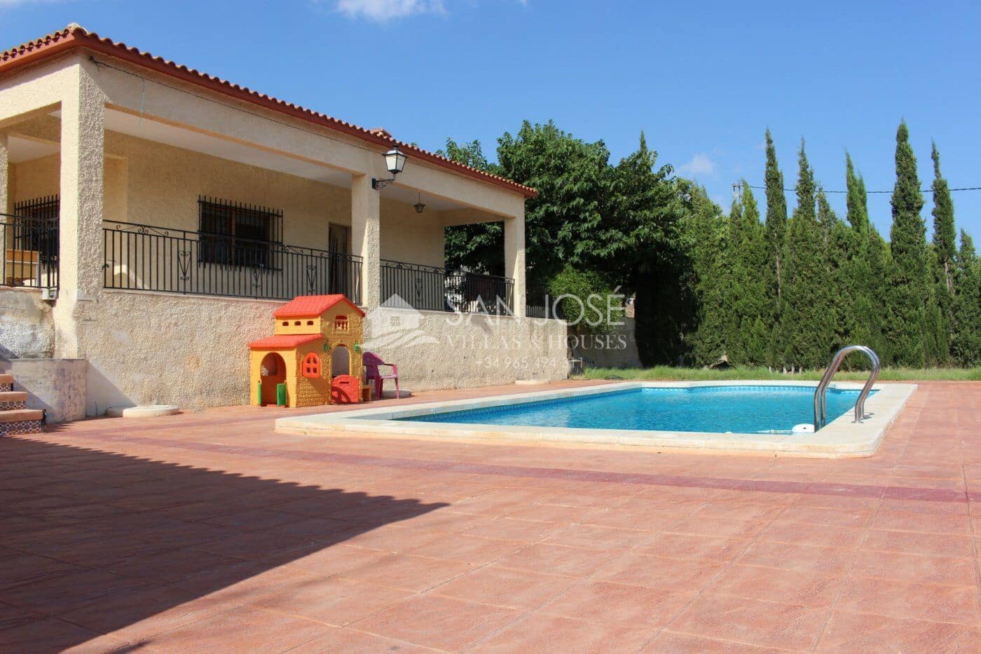 4 bedroom Villa for sale in Hondón de las Nieves with pool garage €