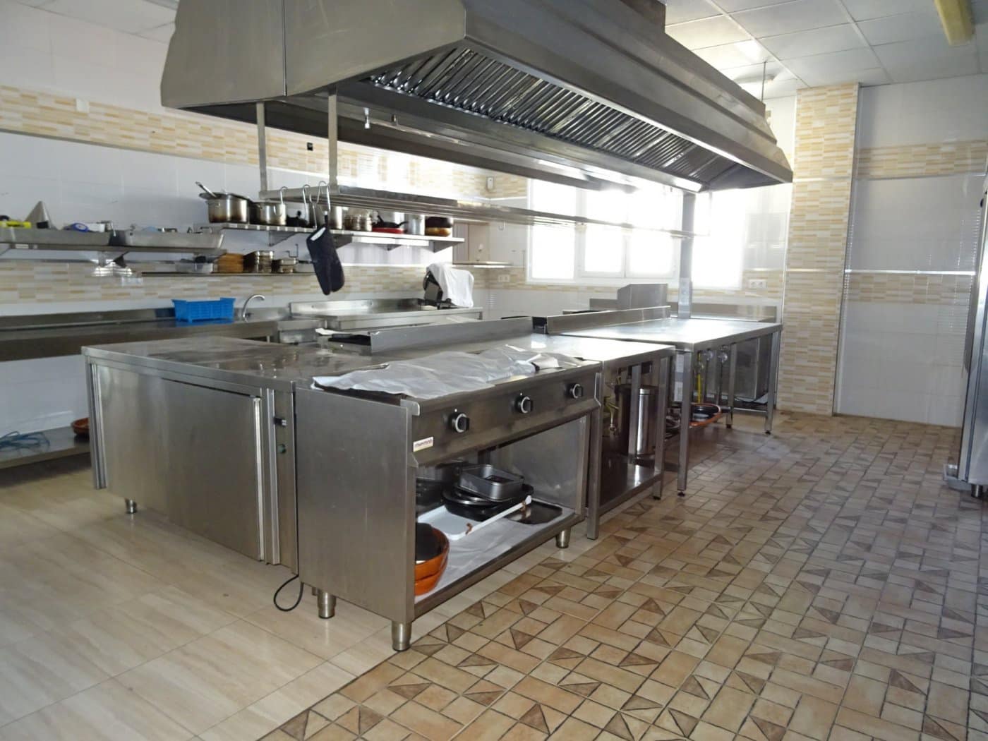 Commercial for sale in Aspe - € 400,000 (Ref: 4310975)