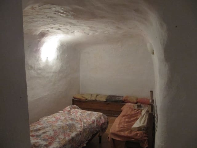 4 bedroom Cave House for sale in Casas del Senor, Monóvar / Monóver - € 110,000 (Ref: 4520331)