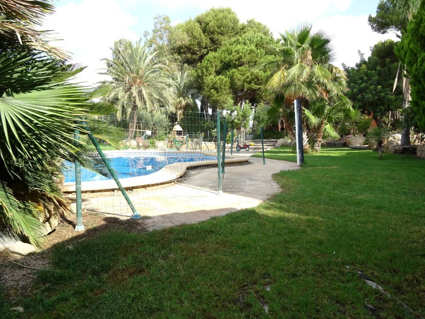 5 bedroom Villa for sale in Agost with pool garage - € 424,200 (Ref: 6195400)