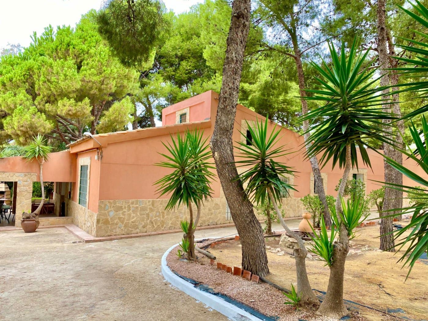 5 bedroom Villa for sale in Agost with pool garage - € 424,200 (Ref: 6195400)