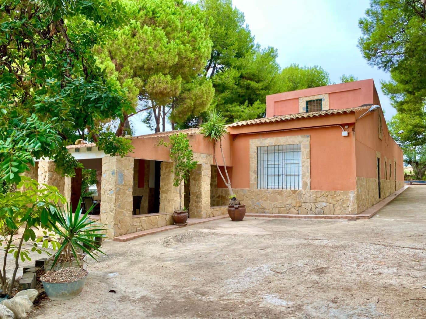 5 bedroom Villa for sale in Agost with pool garage - € 424,200 (Ref: 6195400)