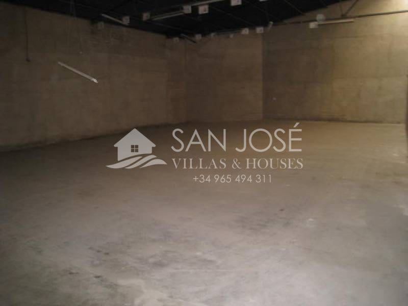 Azienda in vendita in Aspe - 300.000 € (Rif: 6195652)