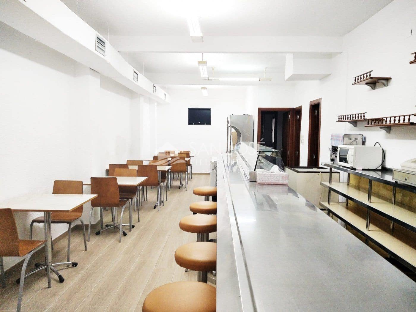 Kaupallinen myytävänä paikassa Elche / Elx - 156 050 € (Ref: 6196020)